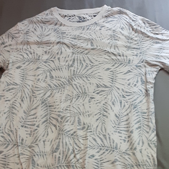 Tshirt - Picture 1 of 2